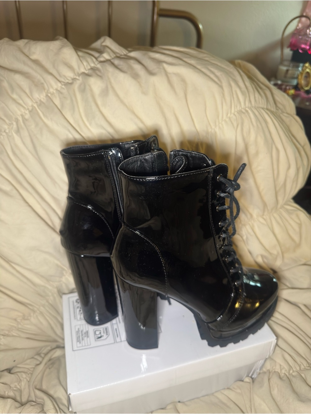 black leather ankle lace up block boots 👢